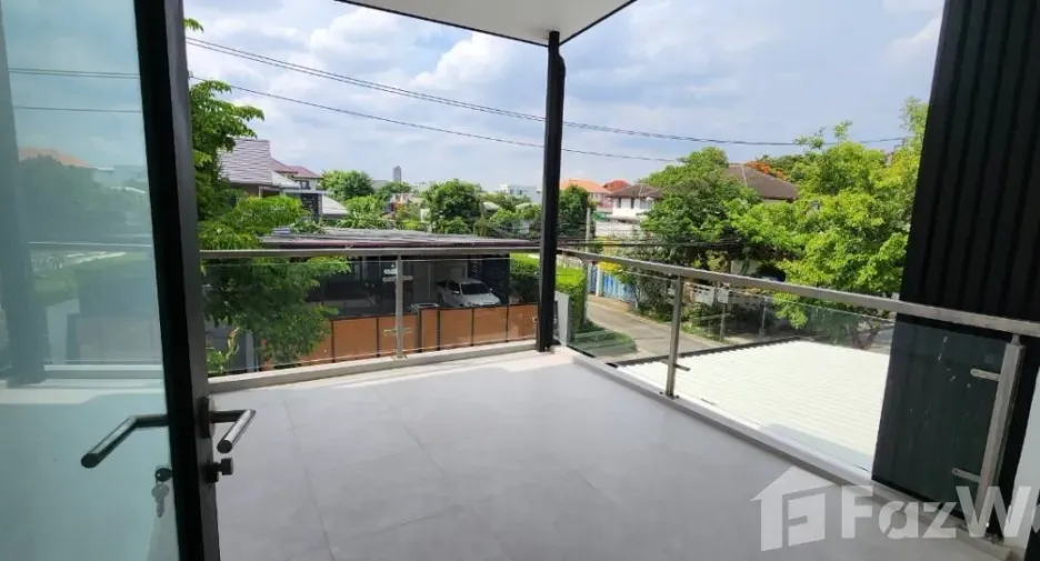 Casa en alquiler de 5 habitaciones en Watthana, Bangkok
