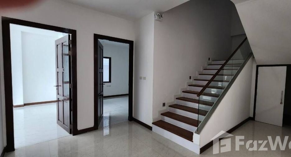 À louer 5 chambres maison à Watthana, Bangkok