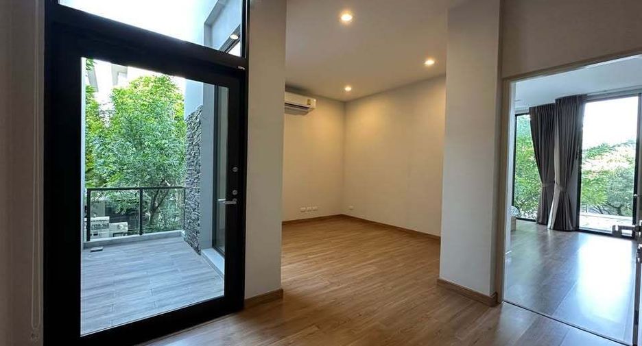 For rent 4 bedrooms house in Lat Phrao, Bangkok