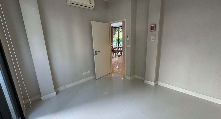 For rent 4 bedrooms house in Lat Phrao, Bangkok
