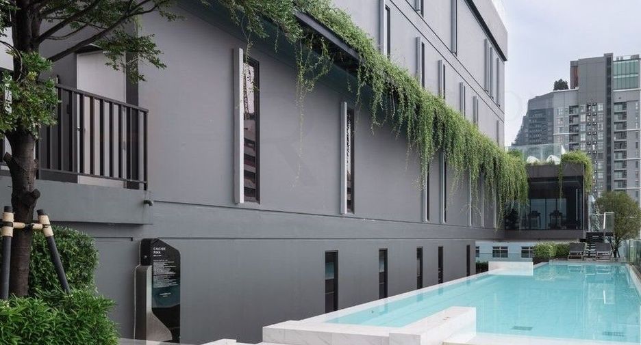 For rent 2 bedrooms condo in Ratchathewi, Bangkok