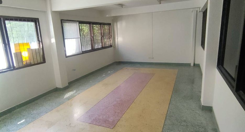 For rent 6 ベッドルーム retail Space in Bang Kapi, Bangkok