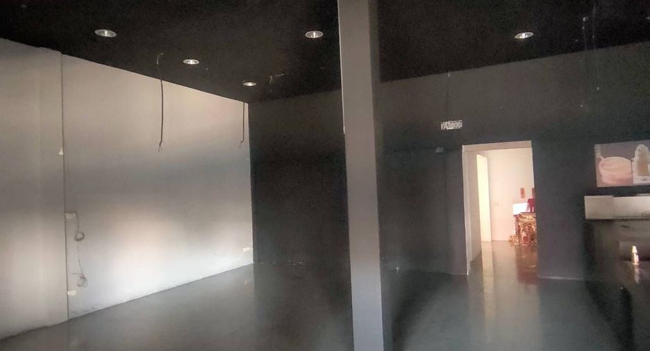 For rent 6 ベッドルーム retail Space in Bang Kapi, Bangkok