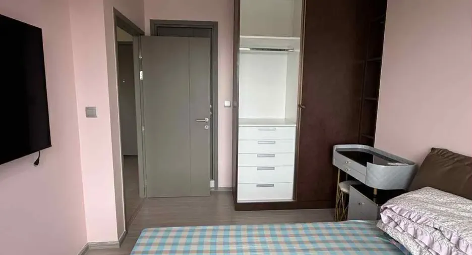 For rent 1 bed condo in Huai Khwang, Bangkok