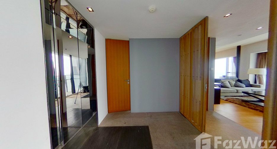 For rent 3 bedrooms condo in Sathon, Bangkok