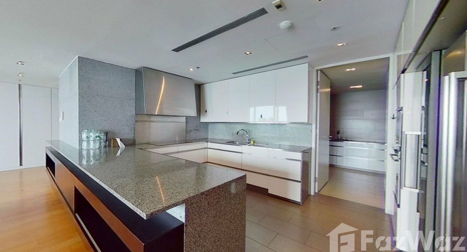 For rent 3 bedrooms condo in Sathon, Bangkok