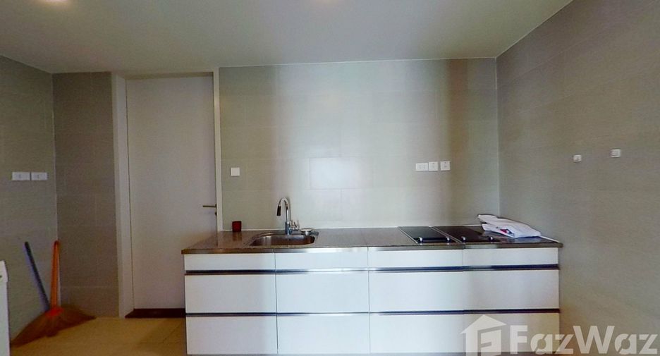 For rent 3 bedrooms condo in Sathon, Bangkok