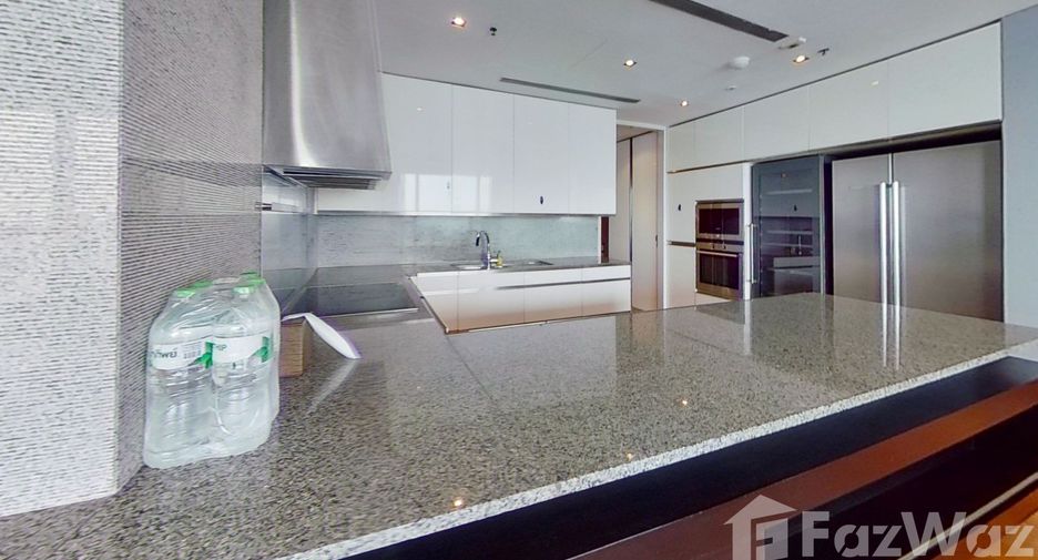 For rent 3 bedrooms condo in Sathon, Bangkok