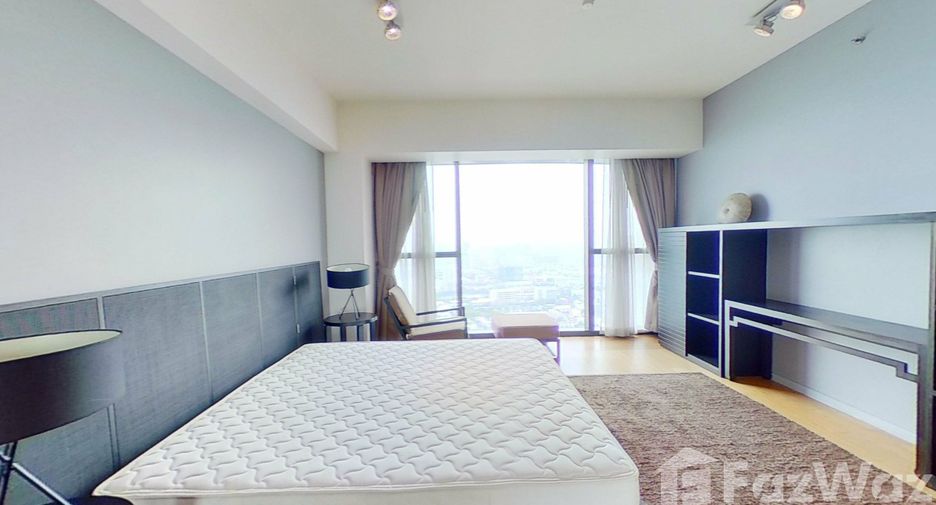 For rent 3 bedrooms condo in Sathon, Bangkok