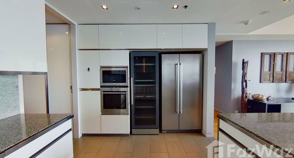 For rent 3 bedrooms condo in Sathon, Bangkok