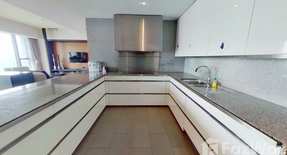For rent 3 bedrooms condo in Sathon, Bangkok