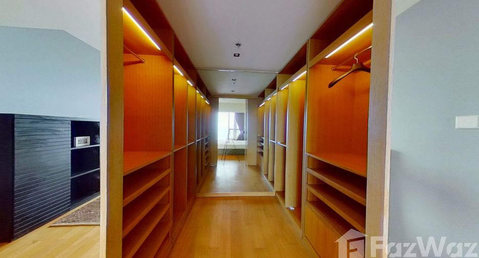 For rent 3 bedrooms condo in Sathon, Bangkok