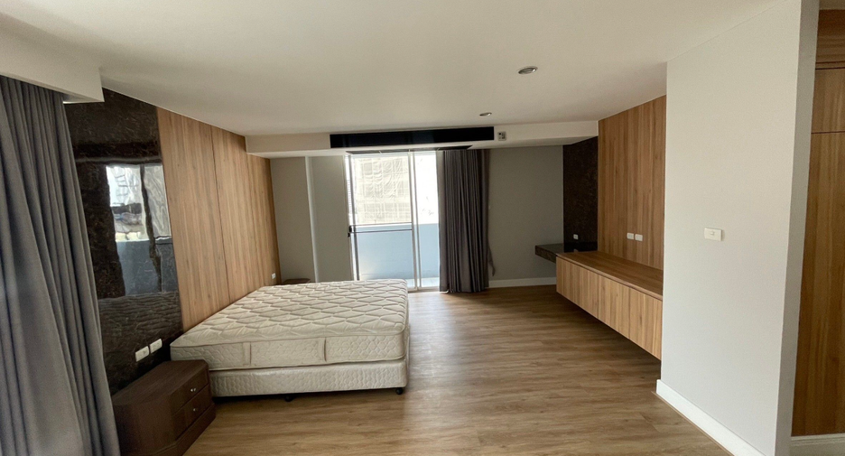For rent 4 bedrooms apartment in Khlong Toei, Bangkok