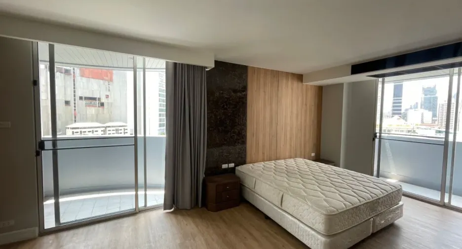 For rent 4 bedrooms apartment in Khlong Toei, Bangkok