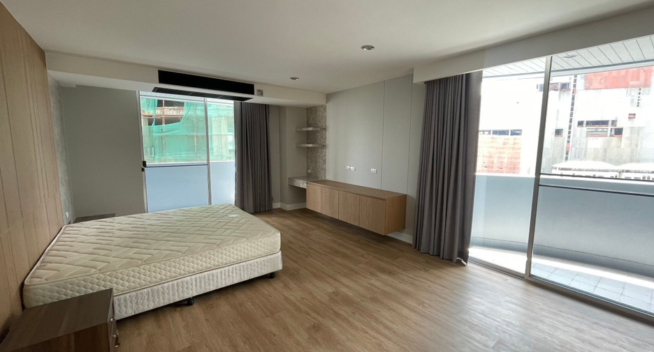 For rent 4 bedrooms apartment in Khlong Toei, Bangkok