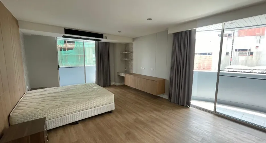 For rent 4 bedrooms apartment in Khlong Toei, Bangkok