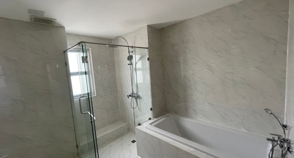 For rent 4 bedrooms apartment in Khlong Toei, Bangkok