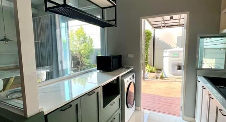 For rent 3 bedrooms townhouse in Bang Bo, Samut Prakan