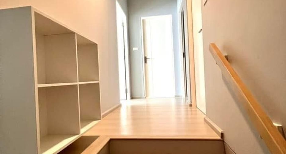 For rent 3 bedrooms townhouse in Bang Bo, Samut Prakan