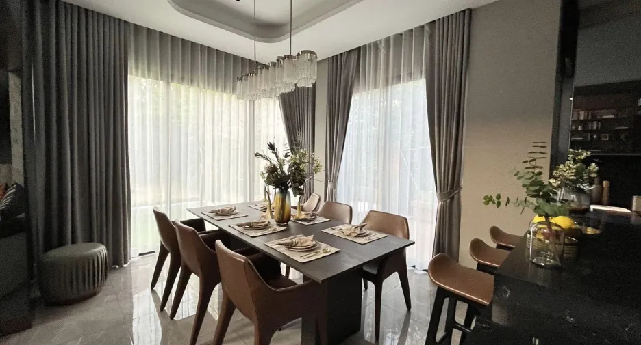 Casa en alquiler de 5 habitaciones en Bang Na, Bangkok