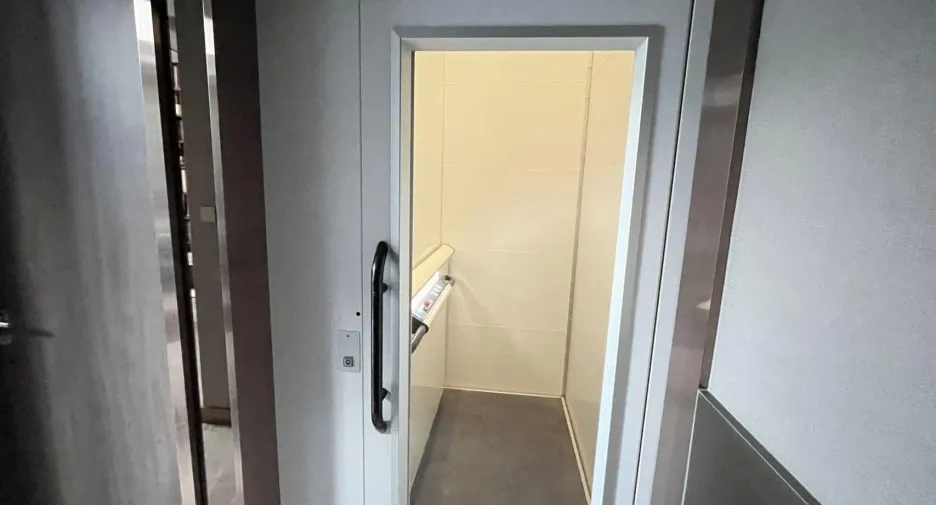 Casa en alquiler de 5 habitaciones en Bang Na, Bangkok
