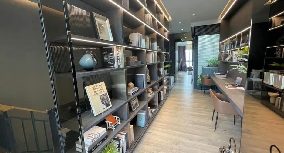 Casa en alquiler de 5 habitaciones en Bang Na, Bangkok