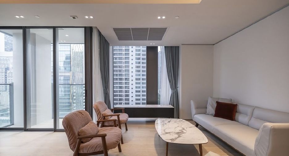 For rent 2 bedrooms condo in Pathum Wan, Bangkok