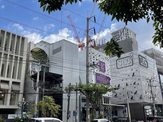 For rent 18 bedrooms retail Space in Watthana, Bangkok