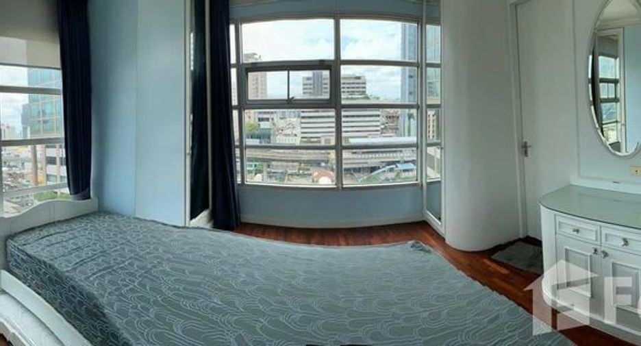 For rent 3 bedrooms condo in Ratchathewi, Bangkok