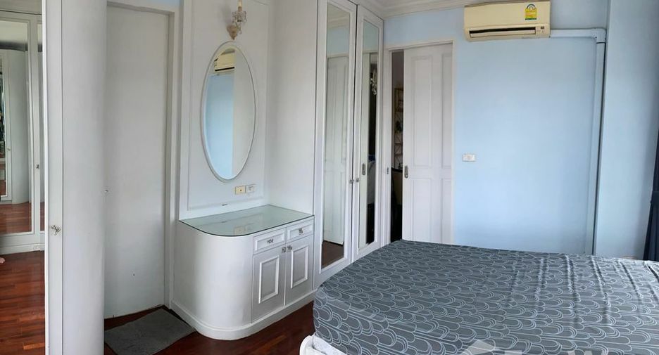 For rent 3 bedrooms condo in Ratchathewi, Bangkok