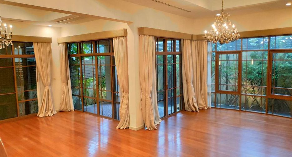 For rent 4 bedrooms house in Pathum Wan, Bangkok