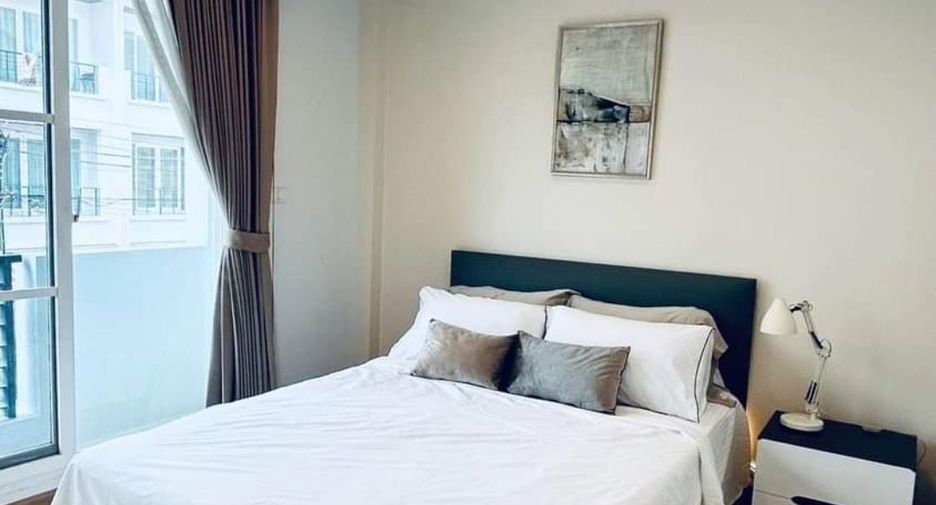 For rent 3 bedrooms townhouse in Wang Thonglang, Bangkok