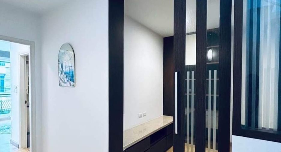 For rent 3 bedrooms townhouse in Wang Thonglang, Bangkok