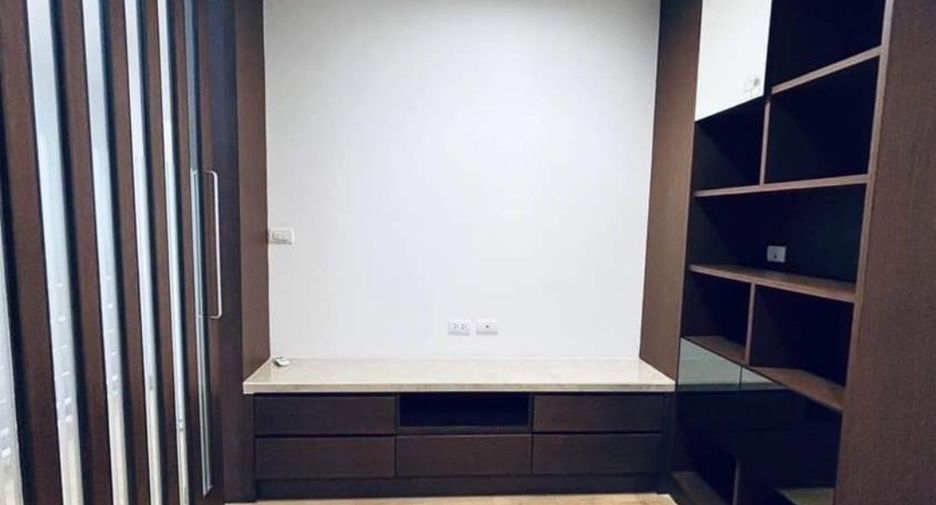 For rent 3 bedrooms townhouse in Wang Thonglang, Bangkok
