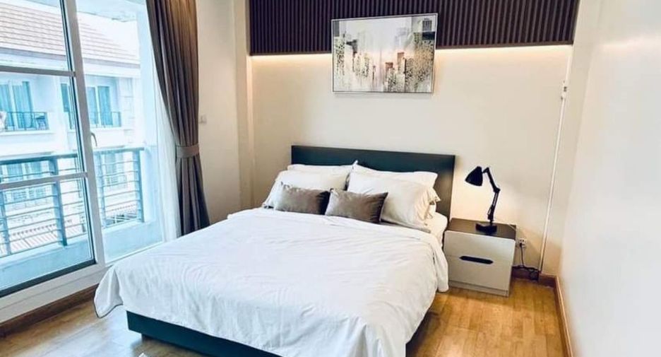 For rent 3 bedrooms townhouse in Wang Thonglang, Bangkok