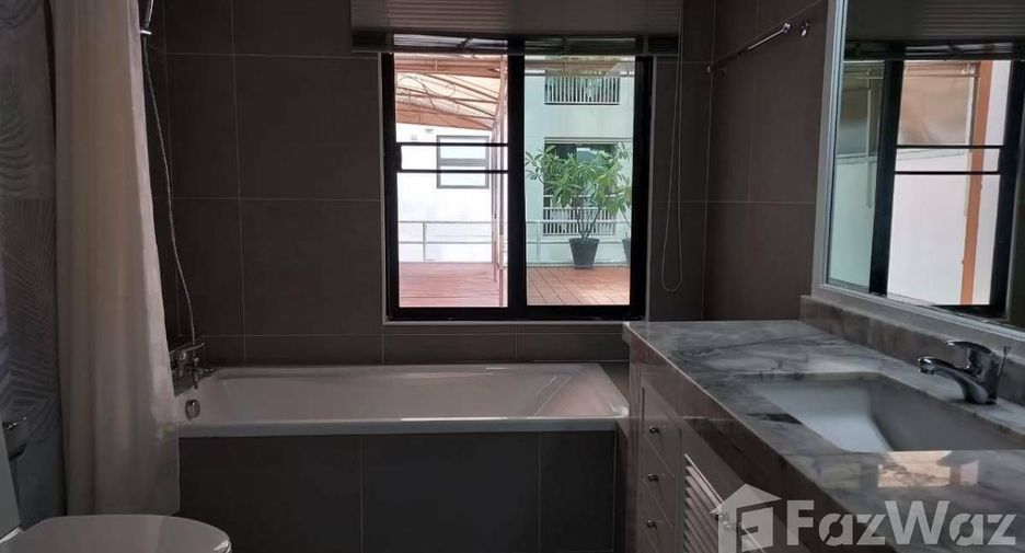 For rent 3 bedrooms apartment in Pathum Wan, Bangkok