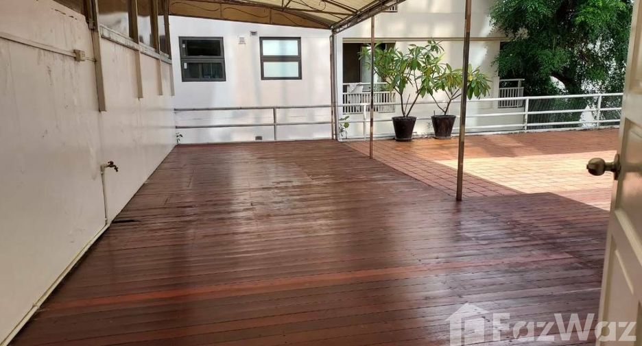 For rent 3 bedrooms apartment in Pathum Wan, Bangkok
