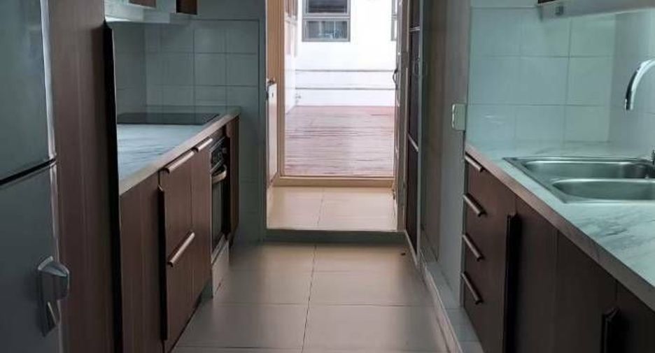 For rent 3 bedrooms apartment in Pathum Wan, Bangkok