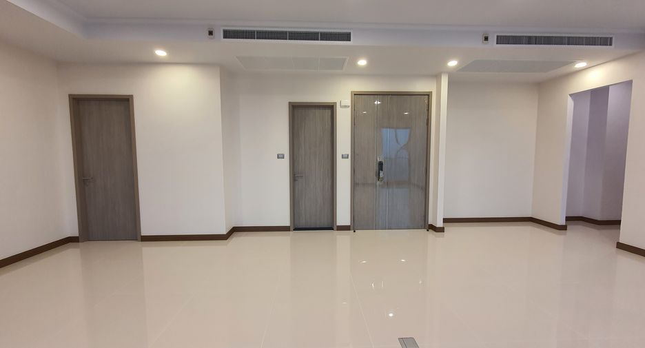 For rent 3 ベッドルーム condo in Watthana, Bangkok