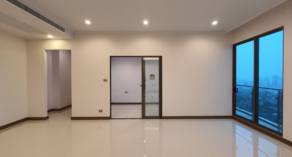 For rent 3 ベッドルーム condo in Watthana, Bangkok