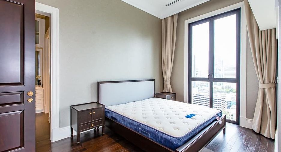 For rent 2 bedrooms condo in Pathum Wan, Bangkok