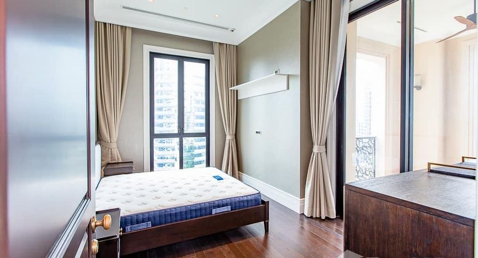 For rent 2 bedrooms condo in Pathum Wan, Bangkok