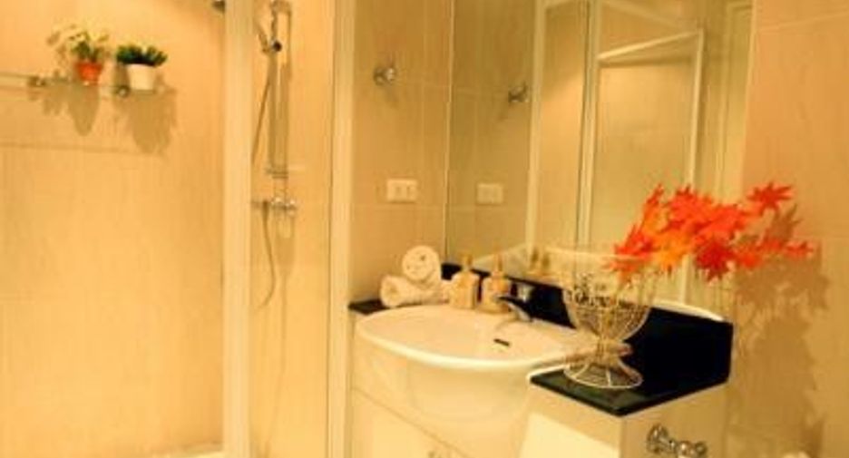 For rent 2 bedrooms condo in Watthana, Bangkok