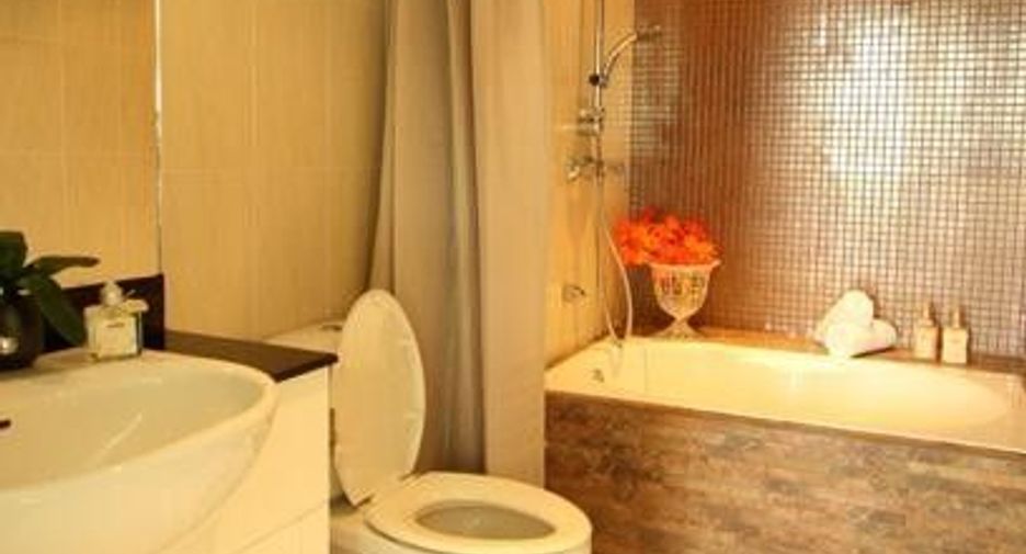 For rent 2 bedrooms condo in Watthana, Bangkok