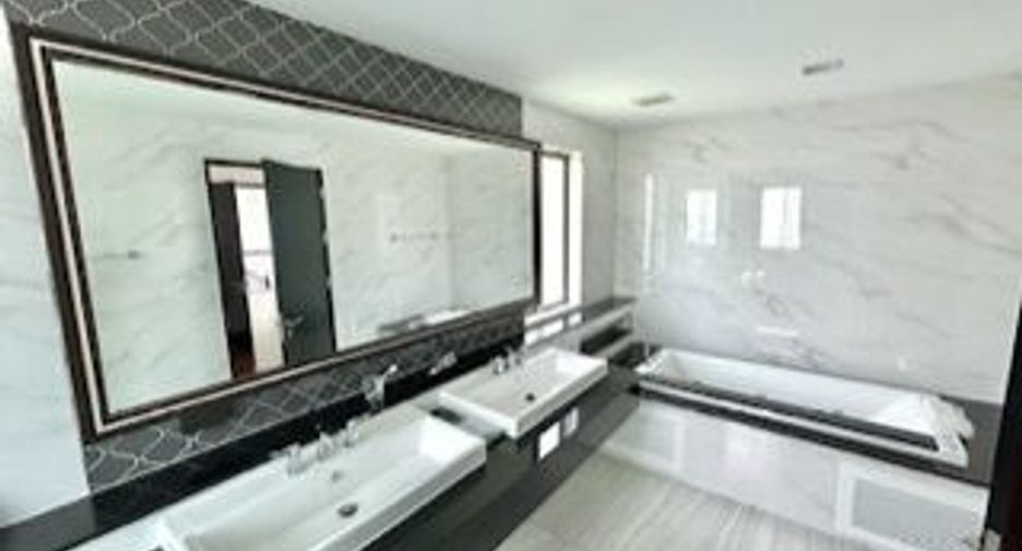 For rent 4 bedrooms house in Lat Krabang, Bangkok