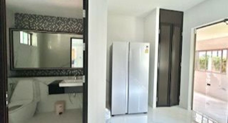 For rent 4 bedrooms house in Lat Krabang, Bangkok