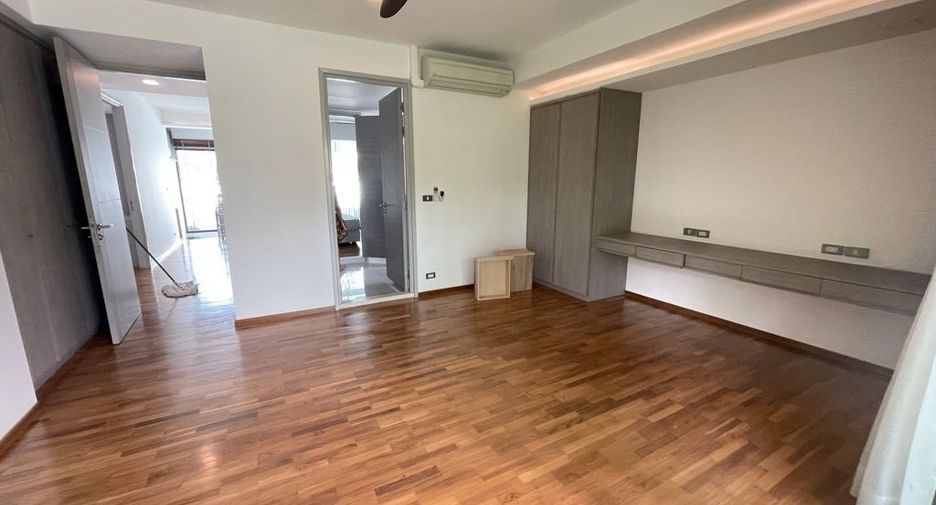 For rent 4 bedrooms apartment in Sathon, Bangkok