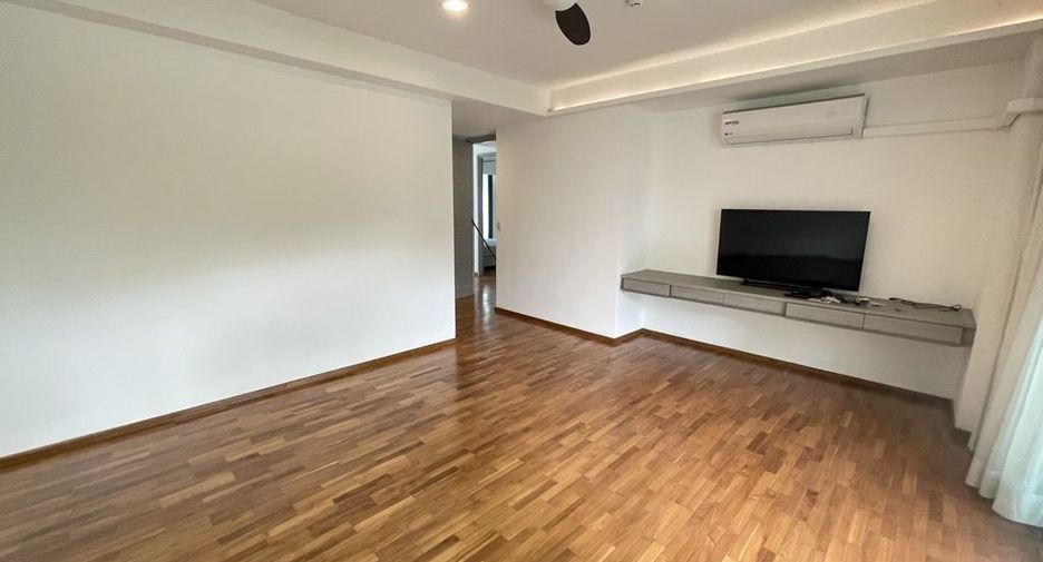 For rent 4 bedrooms apartment in Sathon, Bangkok