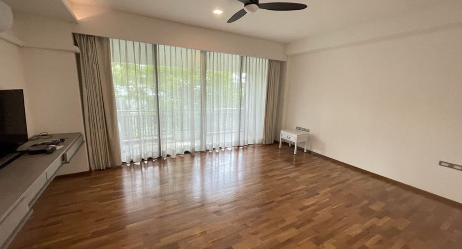 For rent 4 bedrooms apartment in Sathon, Bangkok