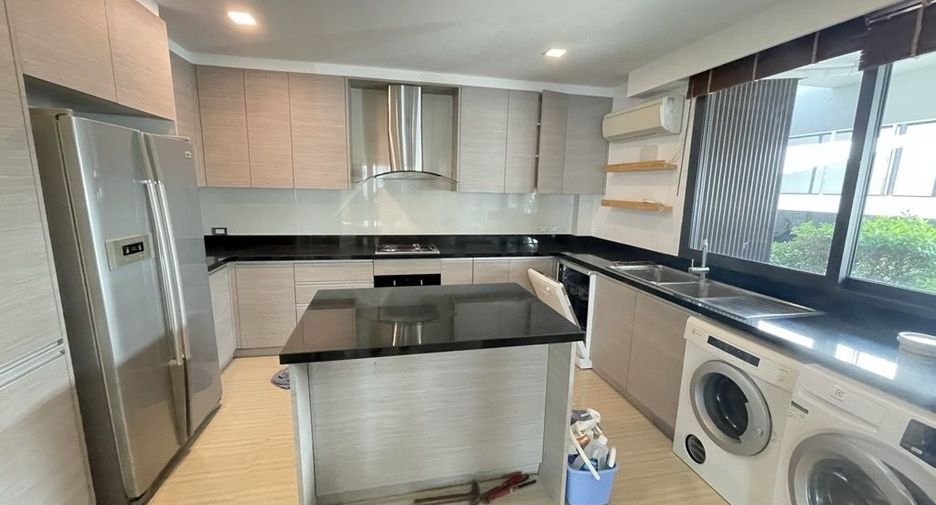 For rent 4 bedrooms apartment in Sathon, Bangkok